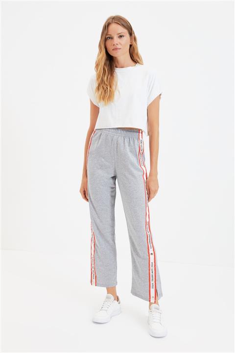 TRENDYOLMİLLA Gri Şeritli Örme İnce Eşofman Altı TWOAW22EA0257