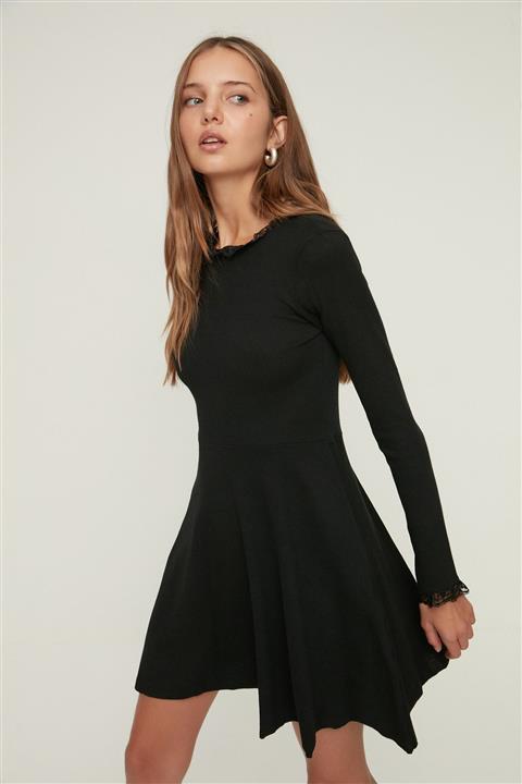 TRENDYOLMİLLA Siyah Skater Fitilli Dantel Detaylı Örme Elbise TWOAW22EL2101