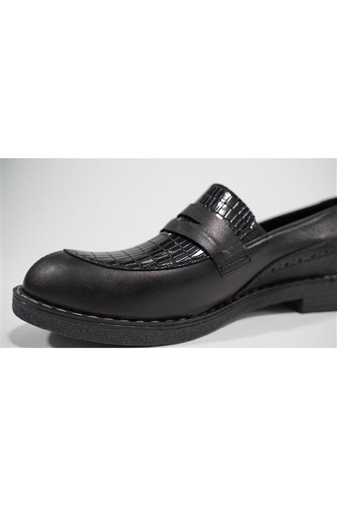 Derikombin Kadın Siyah Parlak Hakiki Deri Klasik Ayakkabı