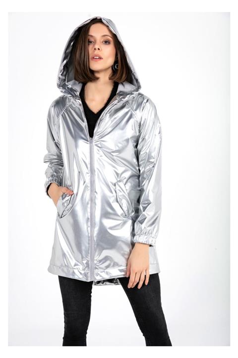 Tiffany Kadın Gri Kapüşonlu Rugan Yağmurluk K20518