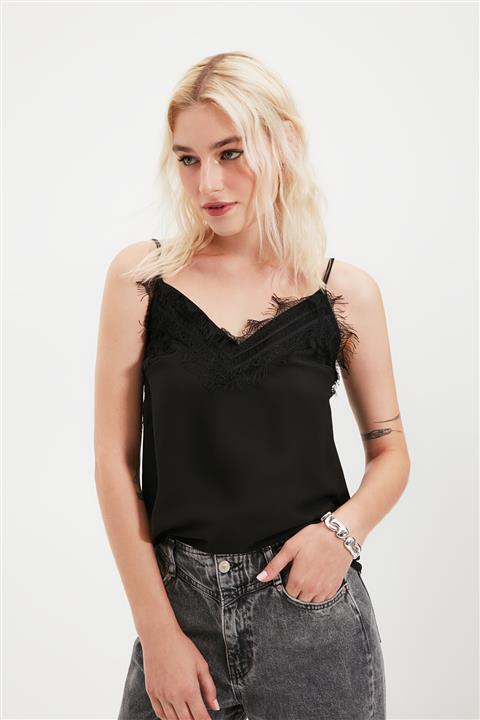 TRENDYOLMİLLA Siyah Dantel Detaylı Bluz TWOSS19BB0208