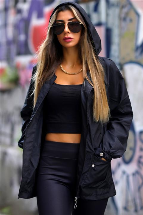 Arya Moda Kadın Siyah Kapüşonu Popart Desenli Cepli Bol Kesim İnce Yağmurluk