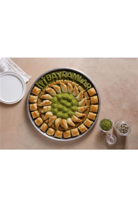 Güllüoğlu Ömer Güllü Bayram Baklavası Tepside 2 Kg