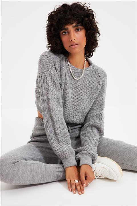 TRENDYOLMİLLA Gri Örgü Detaylı Triko Alt-Üst Takım TWOAW21AU0047