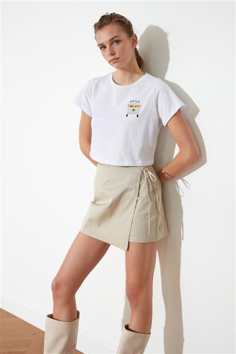 TRENDYOLMİLLA Taş Bağlama Detaylı Şort & Bermuda TWOSS21SR0044