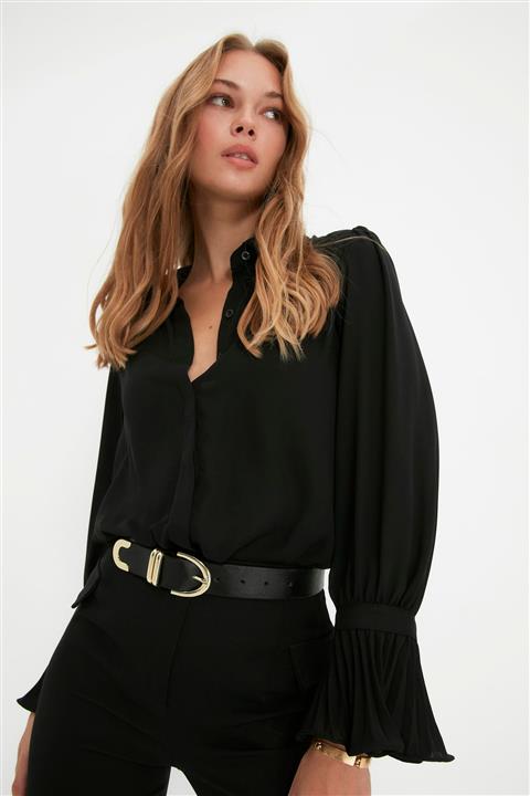 TRENDYOLMİLLA Siyah Petite Kol Detaylı Gömlek TWOAW22GO0487