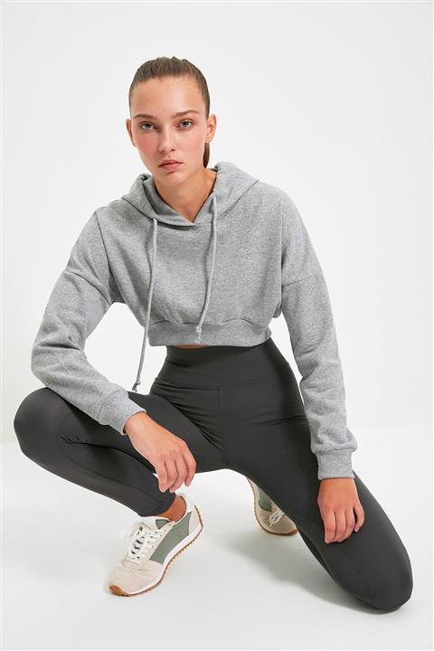 TRENDYOLMİLLA Gri Kapüşonlu Crop Spor İnce Sweatshirt TWOAW21SW0662