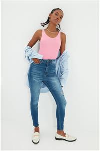 TRENDYOLMİLLA Koyu Mavi Yırtık Detaylı Yüksek Bel Skinny Jeans TWOAW22JE0381