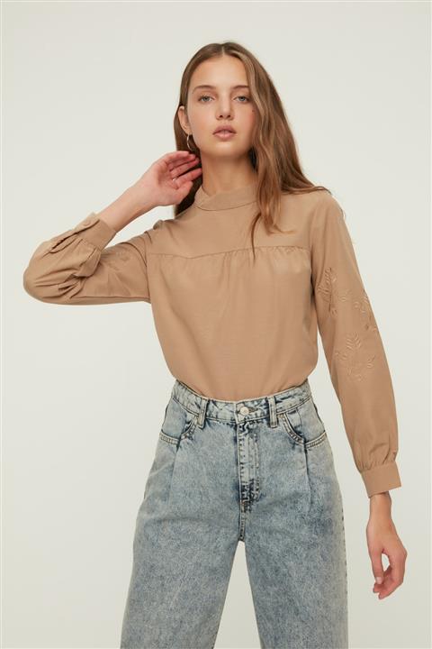 TRENDYOLMİLLA Vizon Dik Yaka Bluz TWOAW22BZ0751