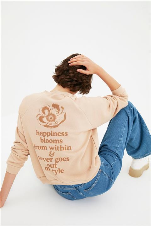 TRENDYOLMİLLA Bej Baskılı Basic İnce Örme Sweatshirt TWOAW22SW1798