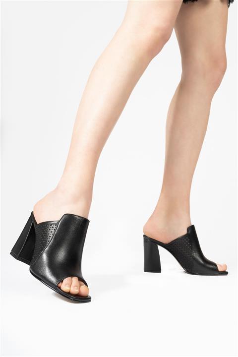 CZ London Kadın Siyah Terlik Delik Detaylı Kalın Topuklu Küt Terlik