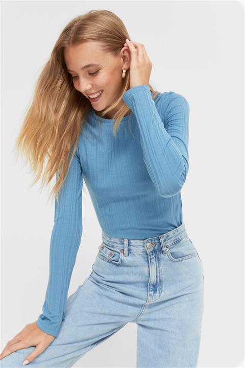 Stradivarius Yırtmaç Detaylı T-shirt