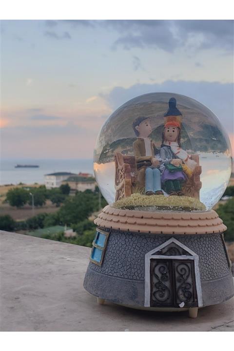 BENT Sokak Lambası Altında Bankta Oturan Aşıklar Işıklı Müzikli Büyük Boy Motorlu Kar Küresi