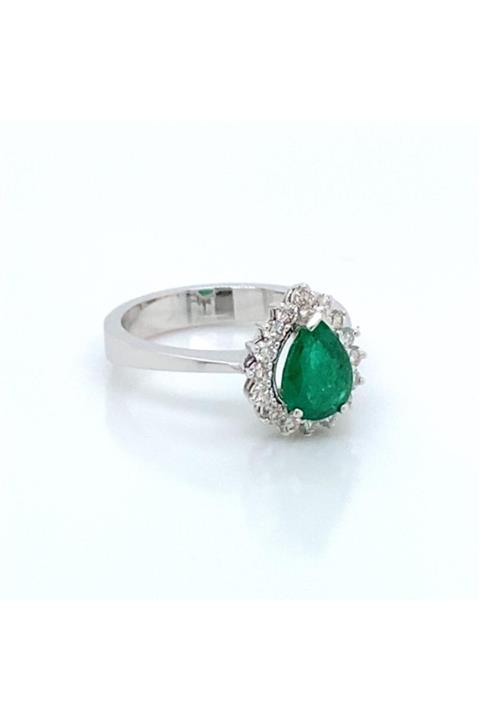 BERK MÜCEVHERAT ORJİNAL ZÜMRÜT : 0,90CARAT KENARLARI : 0,40 CARAT PIRLANTA