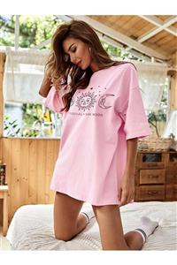 Millionaire Kadın Pudra Pembe Oversize Celestial Sun Moon Baskılı T-shirt