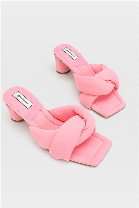 Stradivarius Kadın Pembe Dolgulu Bantlı Topuklu Kumaş Sandalet