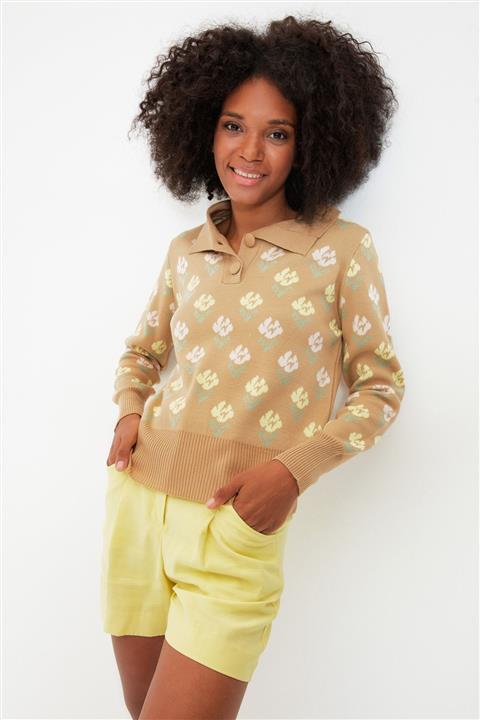 TRENDYOLMİLLA Camel Polo Yaka Jakarlı Düğme Detaylı Triko Kazak TWOAW22KZ0195