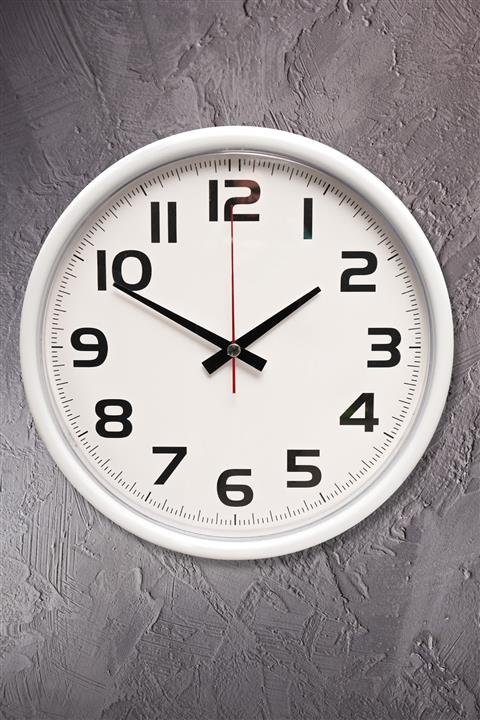 Muyika Design Muyika Neve Beyaz Çerçeveli Beyaz Zemin Rakamlı 30Cm Duvar Saati