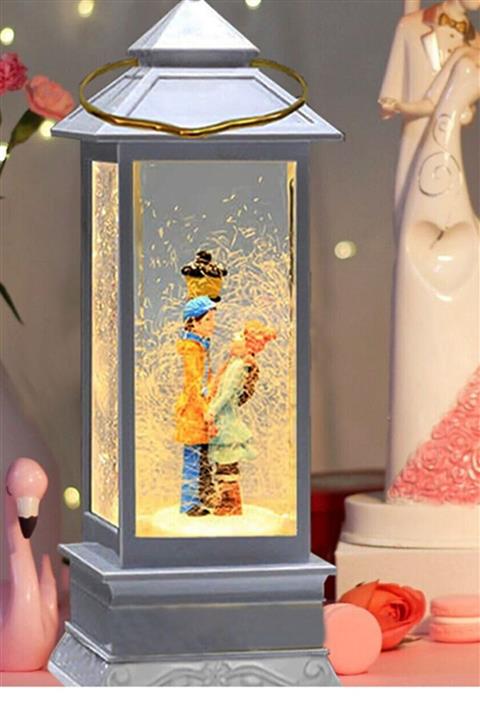 KıraK Mega Boy Fenerde Iki Aşık Temalı Püskürtmeli Kar Küresi Kış Masalı Müzikli Ve Işıklı