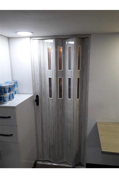 FARAN DEKORASYON Akağaç 2 Sıra Camlı Akordiyon Kapı 160x215