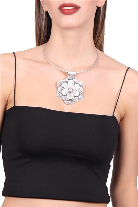 LABALABA Kadın Antik Gümüş Kaplama Çiçek Stilizesi Uçlu Choker