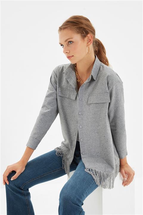 TRENDYOLMİLLA Gri Cep Detaylı Gömlek TWOAW22GO0645