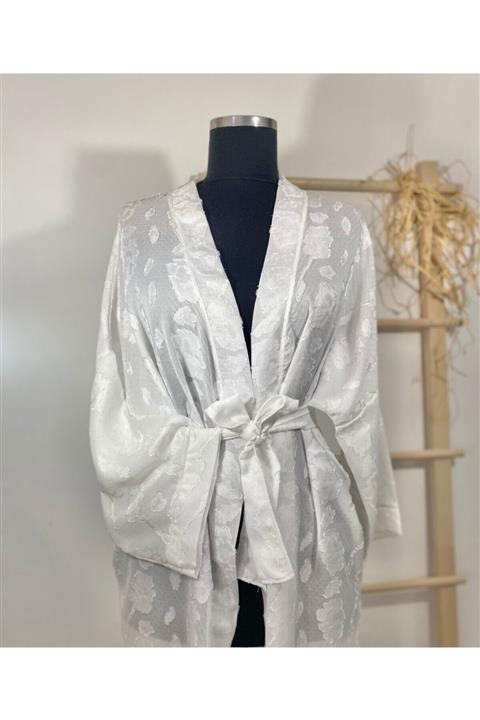 Senem Neyiş Özel Tasarım Beyaz Kuşaklı Desenli Kimono