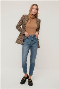 TRENDYOLMİLLA Mavi Yüksek Bel Slim Mom Jeans TWOAW22JE1531