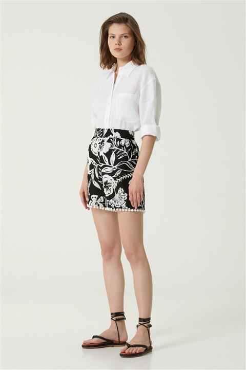 Network Kadın Basic Fit Siyah Kontrast Çiçek Desenli Şort 1080037