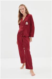 TRENDYOLMİLLA Bordo Nakış Detaylı Saten Dokuma Pijama Takımı THMAW22PT1154