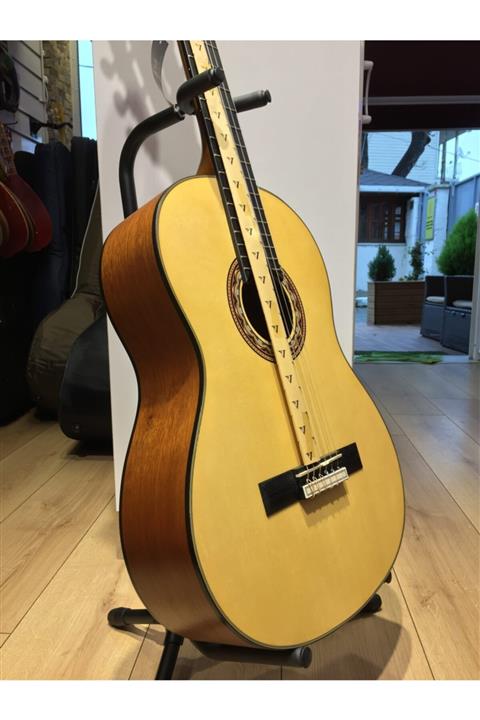 Gitar Valencia Vc304 Klasik Gitar 4/4 Naturel Kılıf+Pena