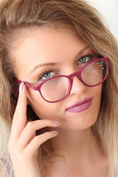 Clariss Bordo Renk Oval Çerçeveli Mat Gözlüğü