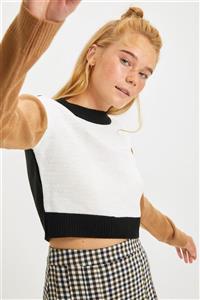 TRENDYOLMİLLA Ekru Renk Bloklu Crop Triko Kazak TWOAW22KZ1627