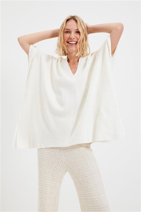 TRENDYOLMİLLA Ekru V Yaka Triko Kazak TWOAW22KZ1781