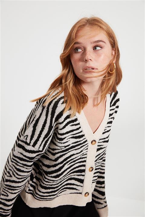 TRENDYOLMİLLA Siyah Jakarlı Triko Hırka TWOAW22HI0046