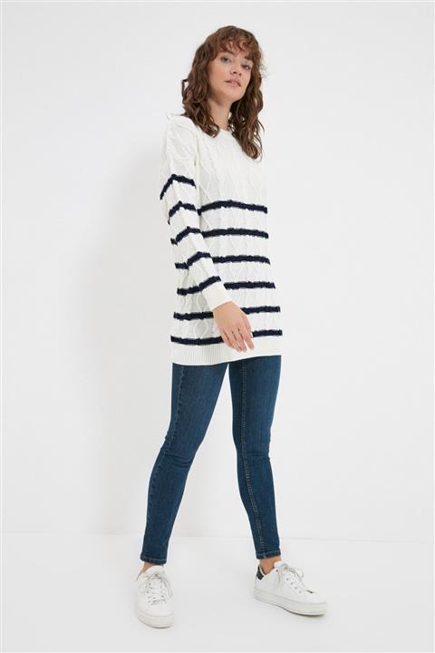 Trendyol Modest Ekru Bisiklet Yaka Çizgili Triko Kazak TCTAW22AK0159