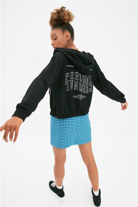 TRENDYOLMİLLA Siyah Sırt Baskılı Basic Kapüşonlu Örme Sweatshirt TWOAW22SW1113