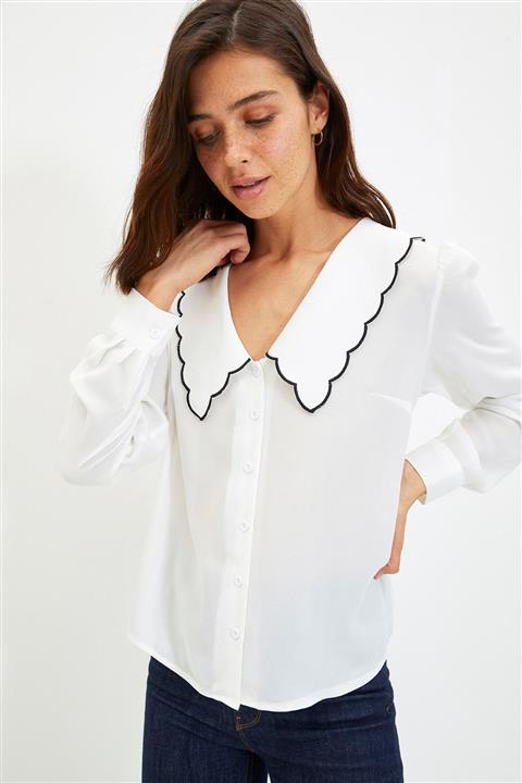 TRENDYOLMİLLA Ekru Yaka Detaylı Gömlek TWOAW22GO0489