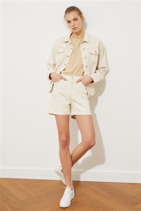 TRENDYOLMİLLA Ekru Paçası Katlamalı Denim Şort TWOSS20SR0231