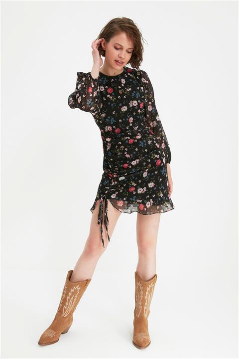 TRENDYOLMİLLA Siyah Petite Etek Detaylı Elbise TWOAW22EL0700