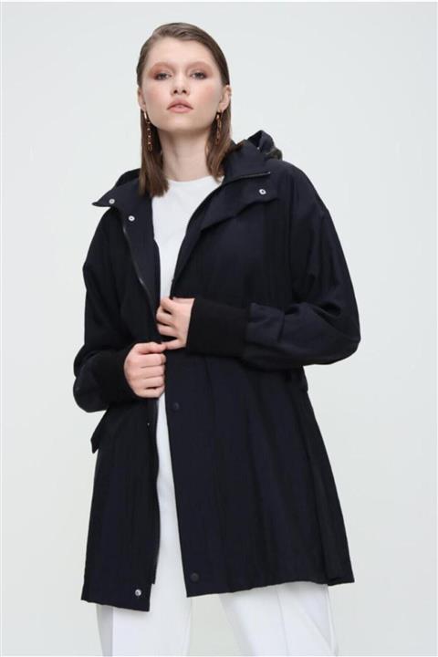 CHADA BOUTİQUE Kadın Siyah Kapüşonlu Yağmurluk