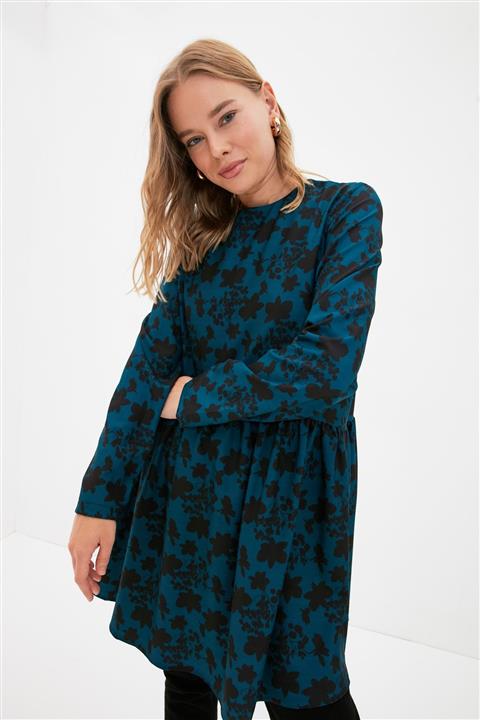 Trendyol Modest Yeşil Bisiklet Yaka Çiçek Desenli  Tunik TCTAW22UK0154