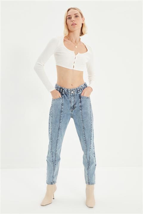 TRENDYOLMİLLA Mavi Beli Lastikli Dikiş Detaylı Yüksek Bel Mom Jeans TWOAW22JE0419