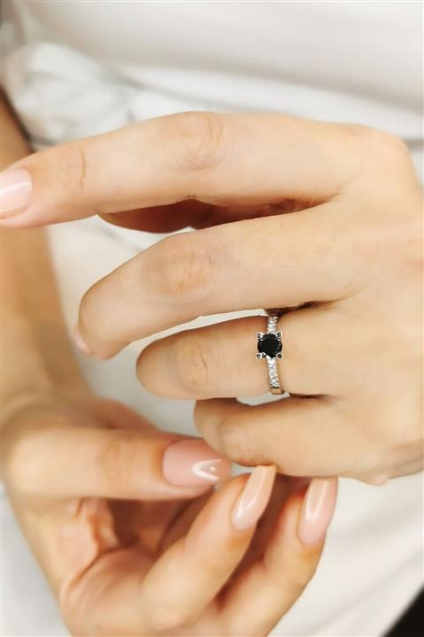 Utku Kuyumculuk Siyah Pırlanta Taşlı Pırlanta Yüzük