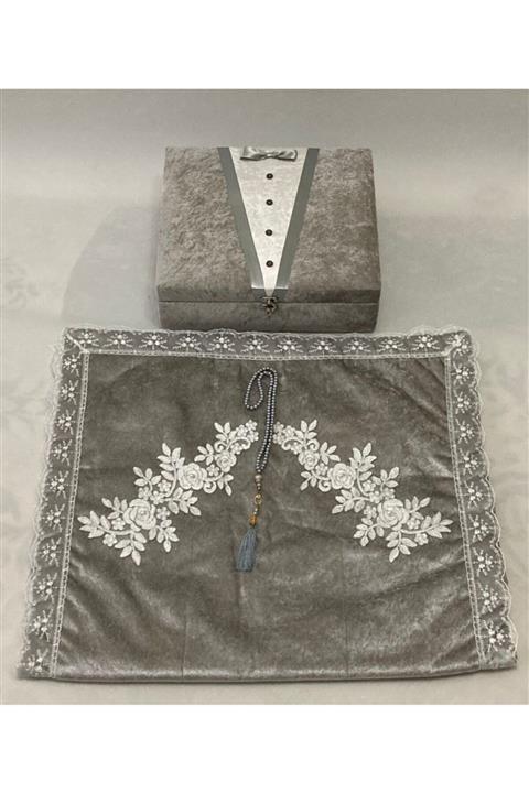 Dilek 3 Parça Damat Figürlü Gri Kadife Seccade Ve Bohça Seti