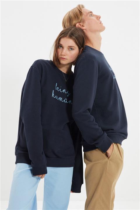 TRENDYOL MAN Lacivert Unisex Regular Fit Uzun Kollu Bisiklet Yaka Baskılı Sweatshirt TMNAW22SW1500