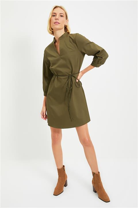 TRENDYOLMİLLA Haki Kuşaklı V Yaka Elbise TWOAW22EL0348