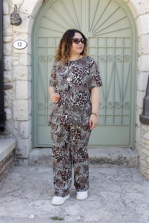 Renkte Geniş Kesim Desenli Helen Takım