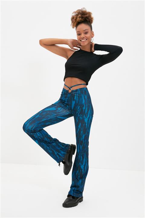 TRENDYOLMİLLA Mavi Baskılı Örme Pantolon TWOAW22PL0657