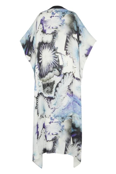 Beste Gürel Blue Dream Kimono